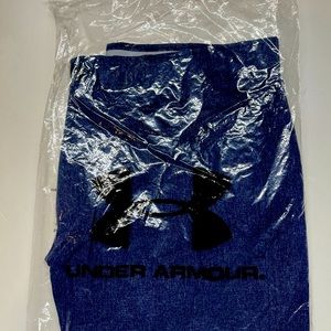 Under Armor Golf shorts. New with tags.Sizes available 32. This is for 1 pair.